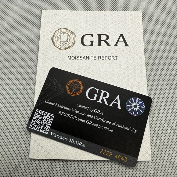 New Gold-Plated Sterling Silver & 5 Moissanite Stone Stackable Ring - Picture 6 of 6